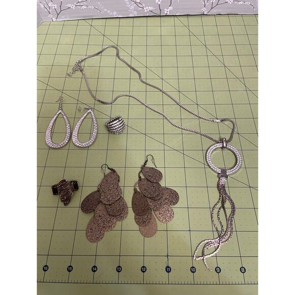 Jewelry Lot Necklace Earrings And Rings Lot Costume - Picture 1 of 7